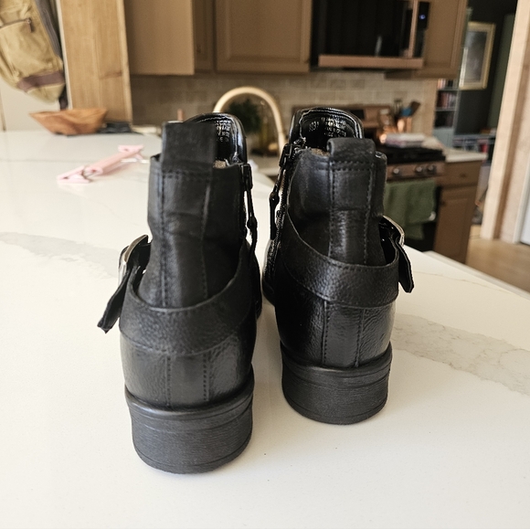 Miz Mooz Suzy Leather Black Ankle Boots - Picture 9 of 10